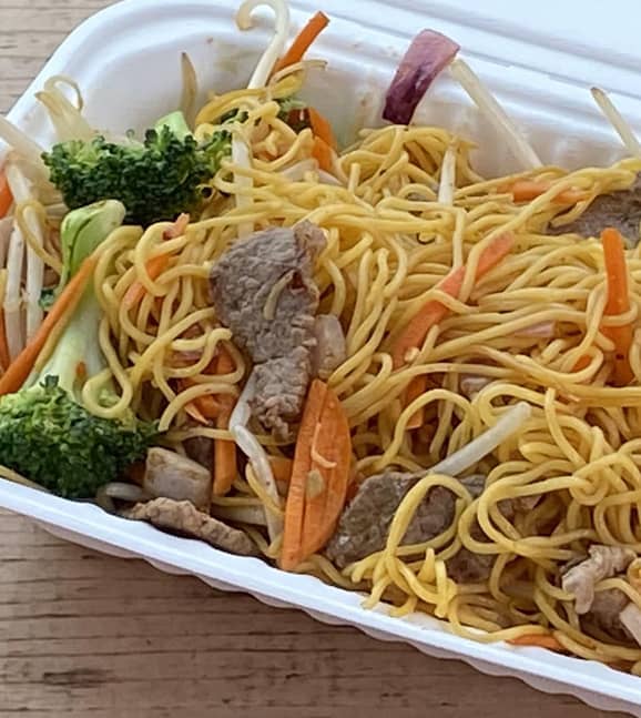A photo of a delicious HuNan Chinese Chow Mein noodle dish with vegetables